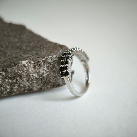 Срібна каблучка з сапфіром