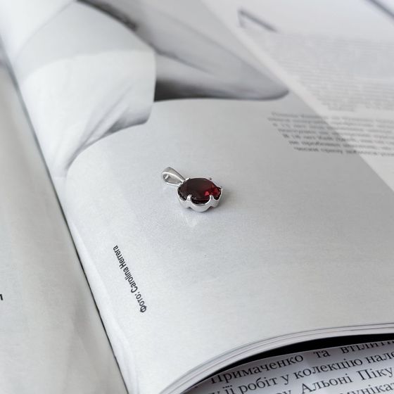 Серебряная подвеска с гранатом