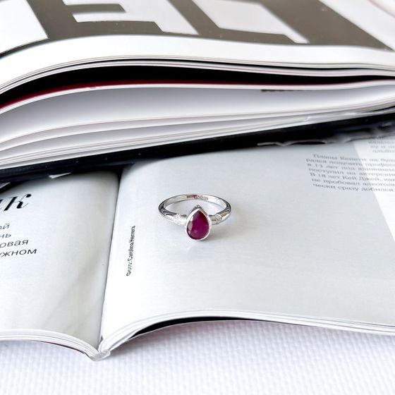 Срібна каблучка з рубіном 1.45ct, фіанітами