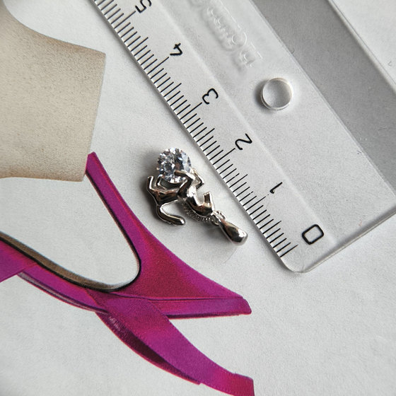 Silver pendant with cubic zirconia