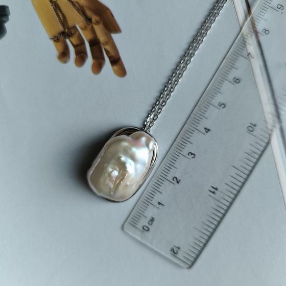 Silver necklace with baroque pearls