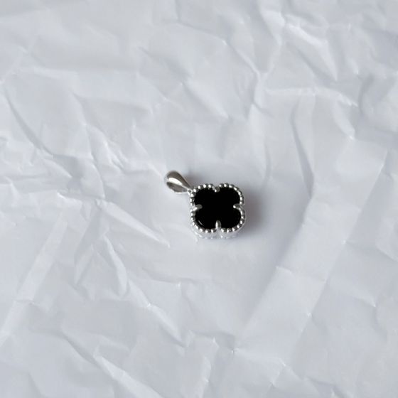 Silver pendant with onyx