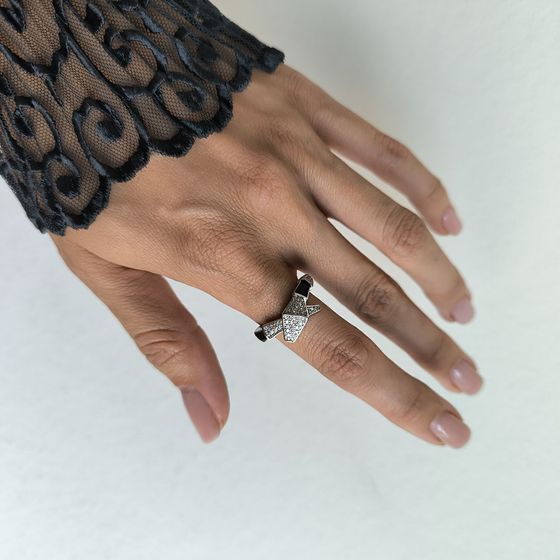 Silver ring with phianites, semallu