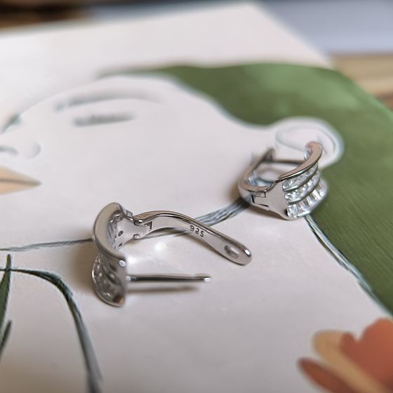 Срібні сережки з фіанітами