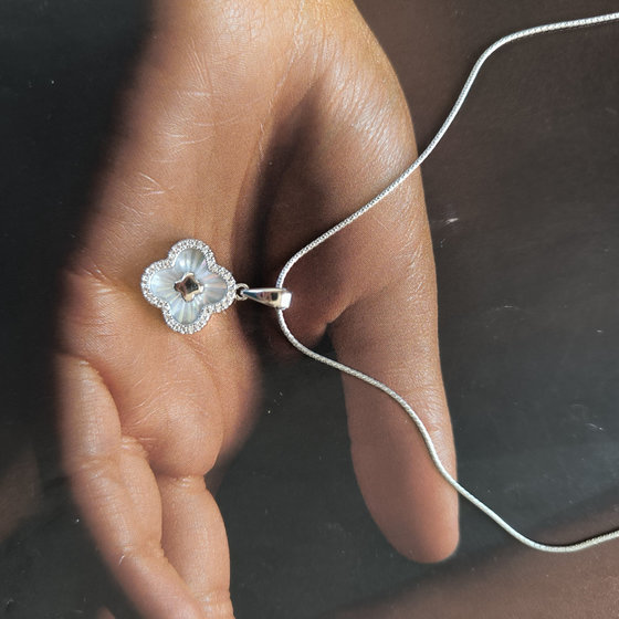 Silver pendant with cubic zirconia and mother-of-pearl