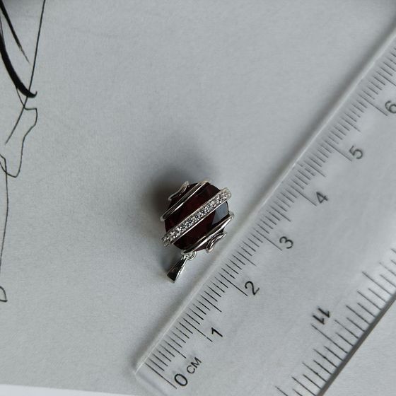 Срібна підвіска з гранатом 3.993ct