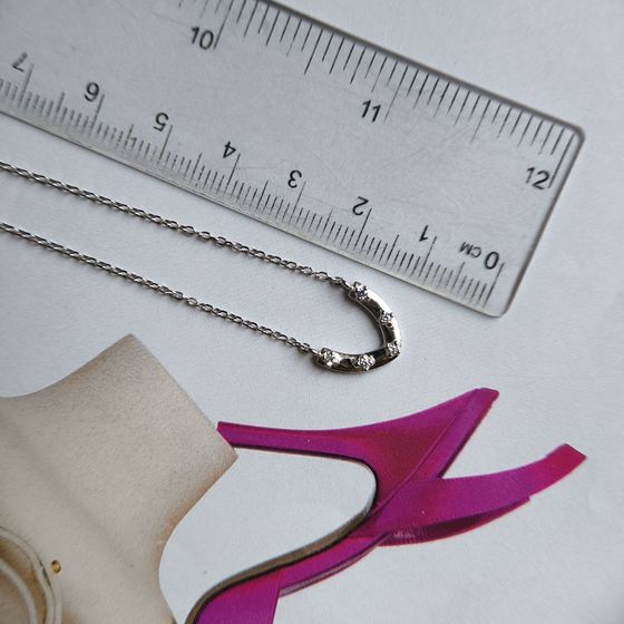 Silver necklace with phianites