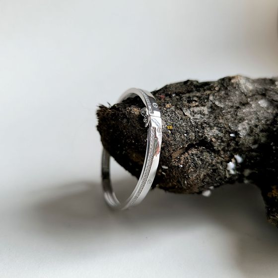 Silver bracelet with phianites