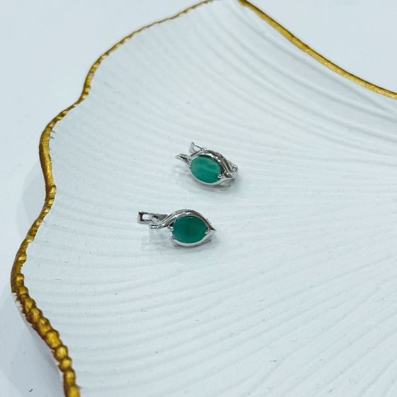 Silver earrings with emerald