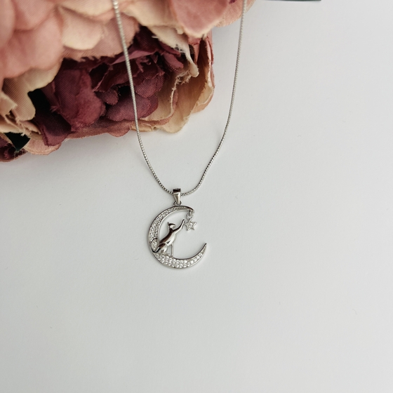 Silver pendant with phianites