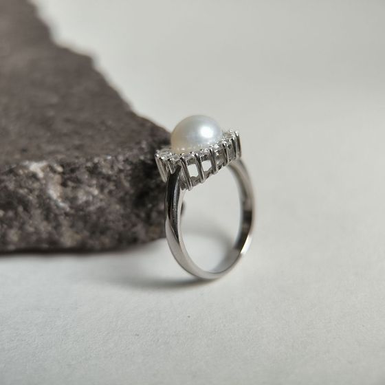 Silver ring with pearls, fianites