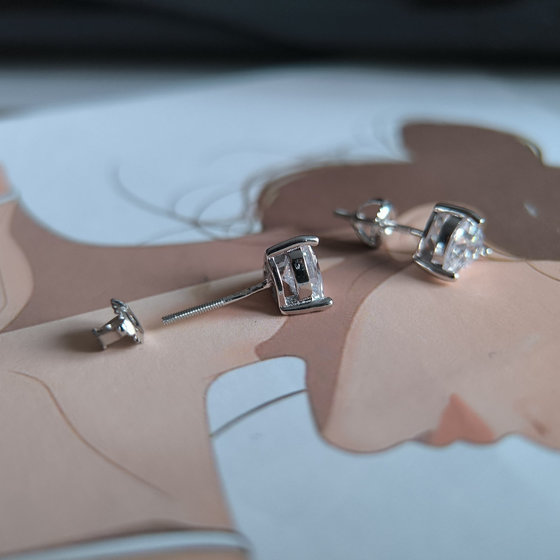 Срібні сережки з фіанітами