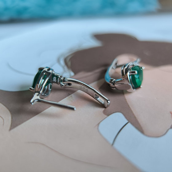 Silver earrings with 2.235 ct agate and cubic zirconia
