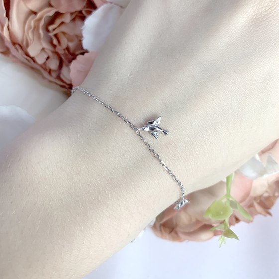 Silver bracelet without stones