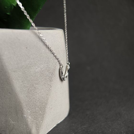 Silver necklace with phianites