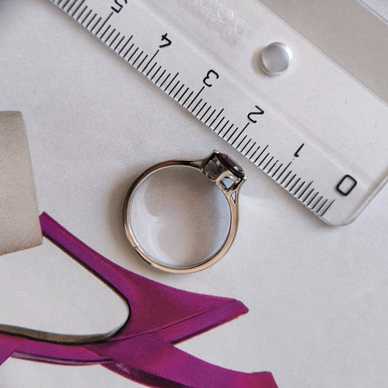 Срібне кільце з гранатом 1,35 карата