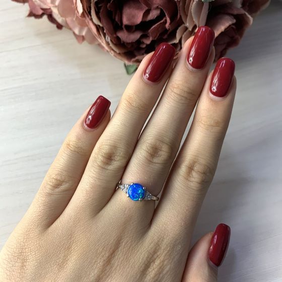 Silver ring with a 0.669-carat opal