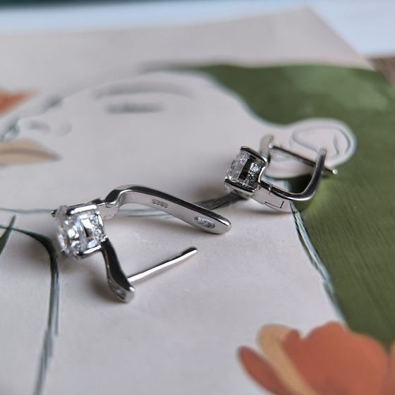 Срібні сережки з фіанітами