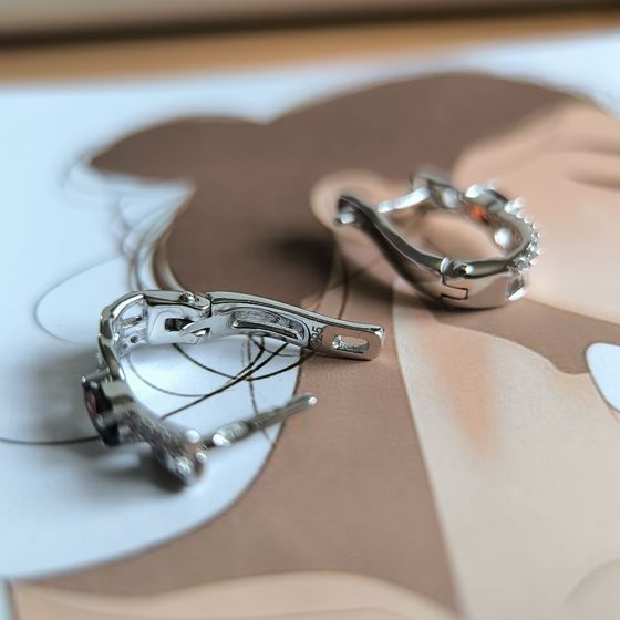 Срібні сережки з гранатом 0.913ct, фіанітами