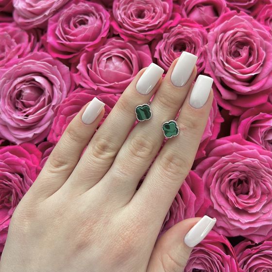 Срібні сережки з малахітом