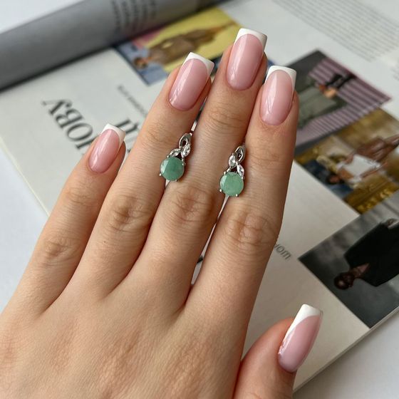 Серебряные серьги с изумрудом 2.992ct, фианитами