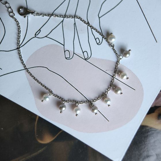 Silver bracelet with pearls
