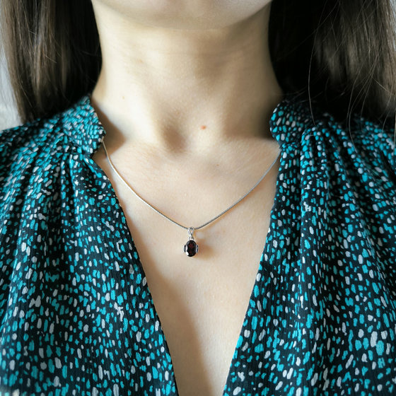 Серебряная подвеска с гранатом 1.375ct