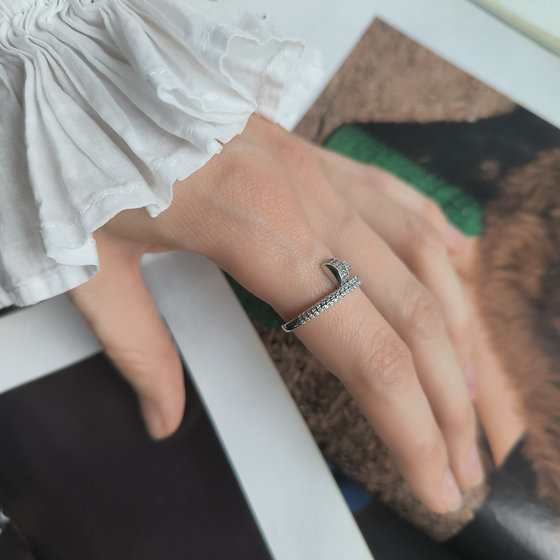 Срібна каблучка з фіанітами 0.62ct