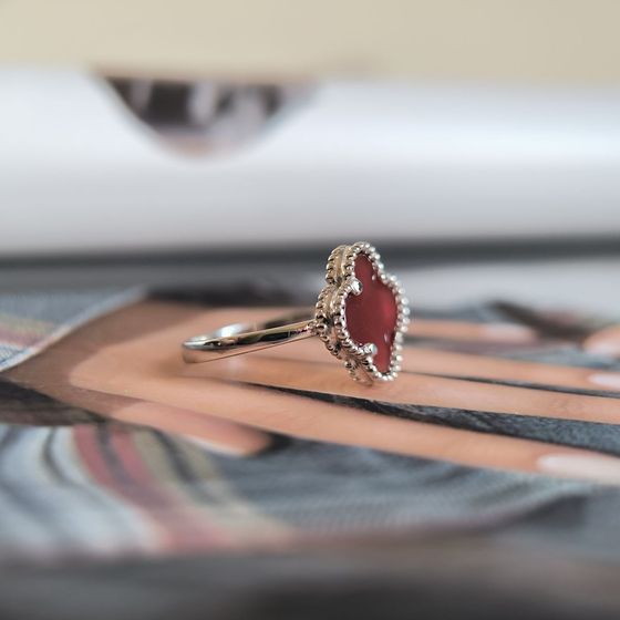 Silver ring with agate