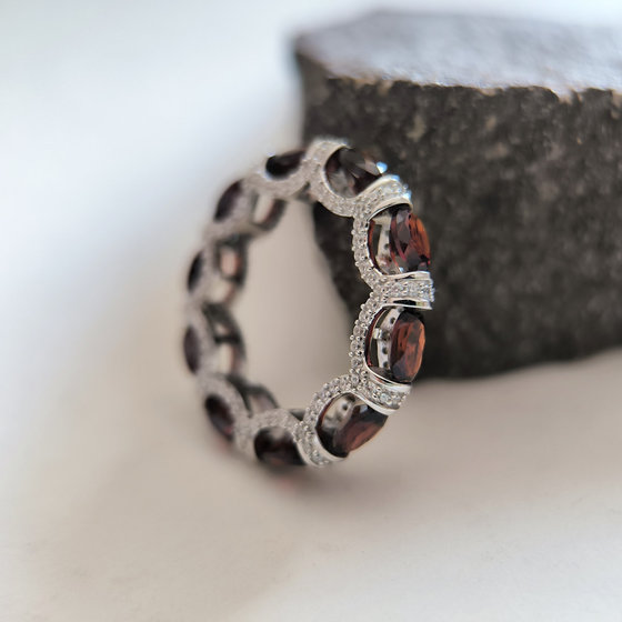 Серебряное кольцо с гранатом 7.076ct