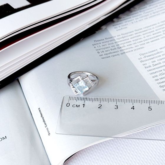 Серебряное кольцо с топазом 2.4ct