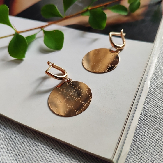 Gold earrings without stones