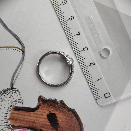 Срібна каблучка з фіанітами 0.62ct