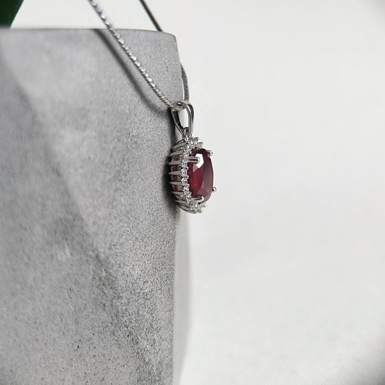 Срібна підвіска з рубіном 3,92 карата, фіанітами