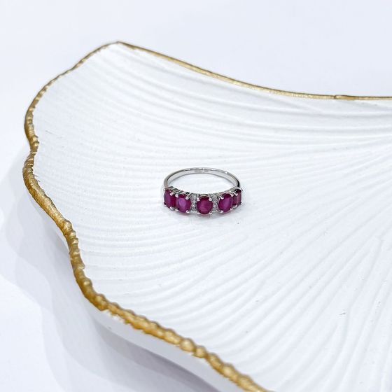 Серебряное кольцо с рубином, фианитами