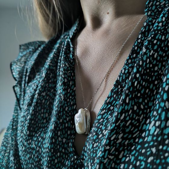 Silver necklace with baroque pearls