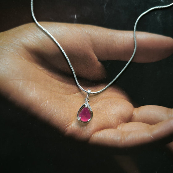 Серебряная подвеска с рубином 1.416ct, фианитами
