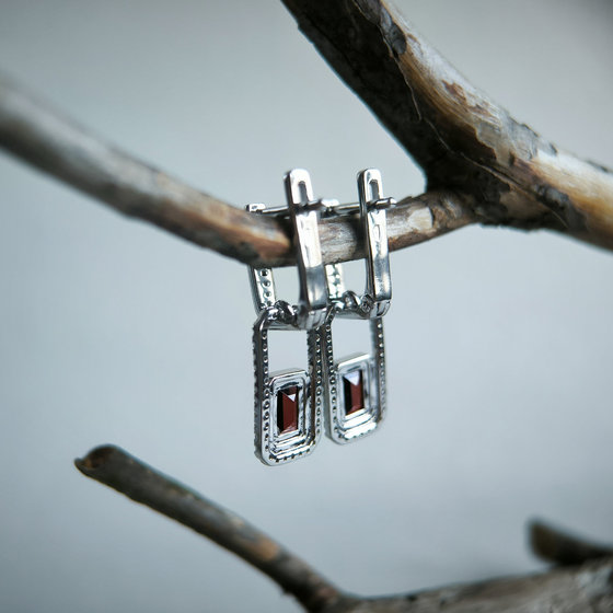 Срібні сережки з гранатом 3,397 карата