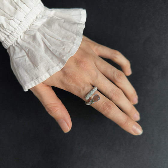 Срібна каблучка з топазом 5.49ct, фіанітами