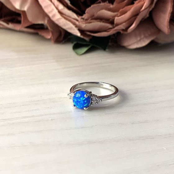 Silver ring with a 0.669-carat opal