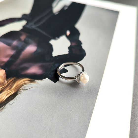 Silver ring with pearls, fianites