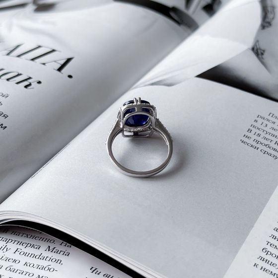 Срібна каблучка з сапфіром 7.803ct, фіанітами