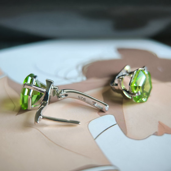 Серебряные серьги с хризолітом 7.172ct