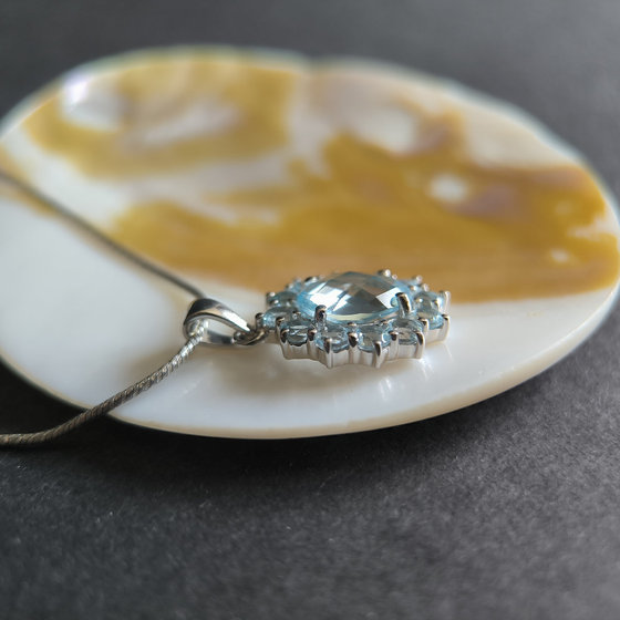 Серебряная подвеска с топазом 4.447ct