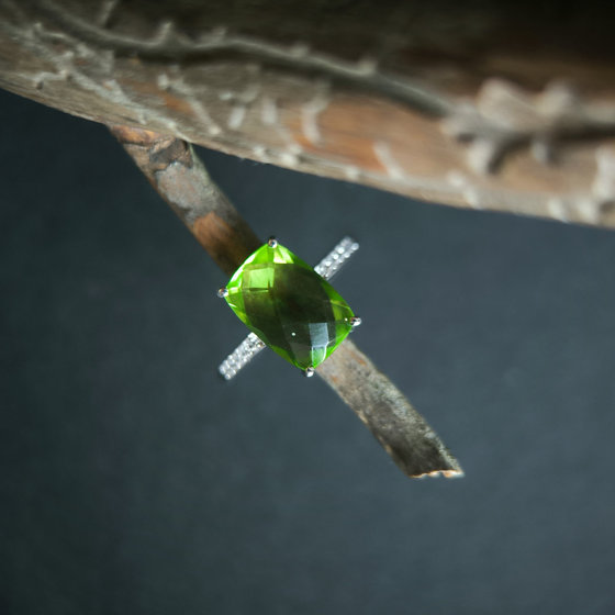 Серебряное кольцо с хризолітом 3.245ct