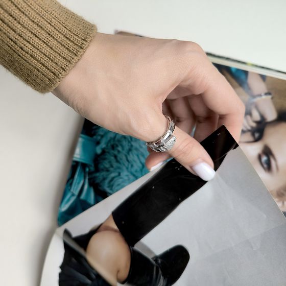 Срібна каблучка з фіанітами