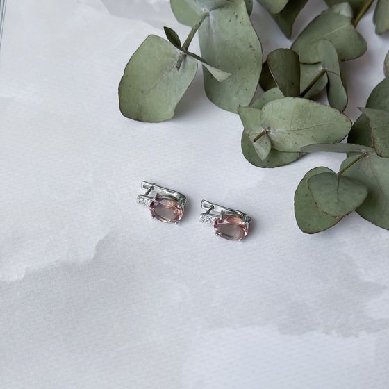 Silver earrings with 5.116 carats of sultanite