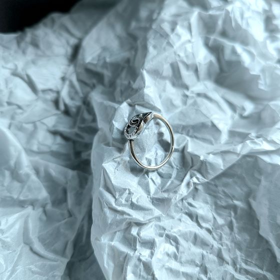 Срібна каблучка з фіанітами