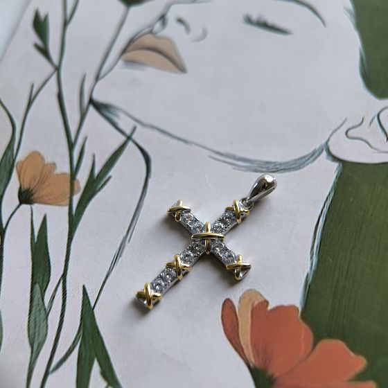 Серебряный крестик с фианитами