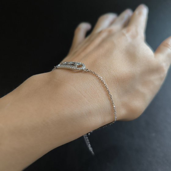 Silver bracelet with cubic zirconia